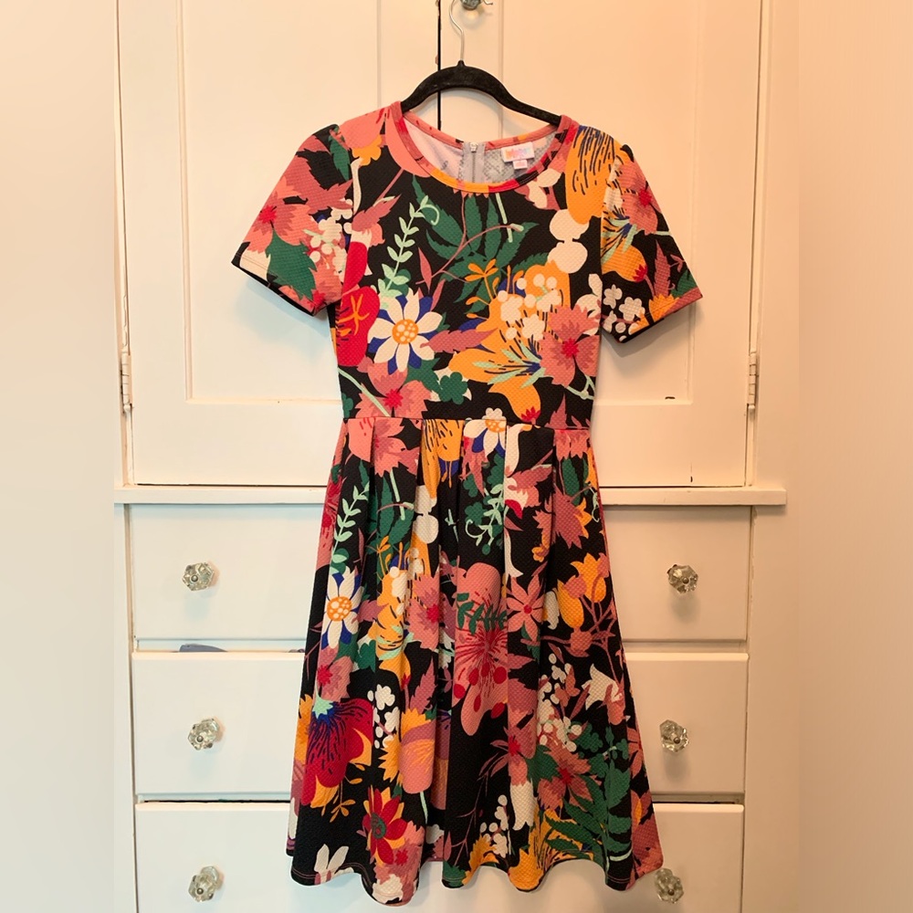 Lularoe Amelia Small Dress Multicolored floral with pockets